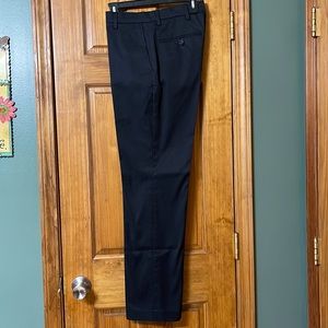 Mens Dockers 29/32 flat front black. Excellent condition